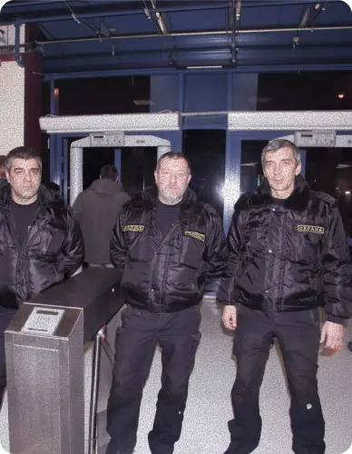 Охранники на посту