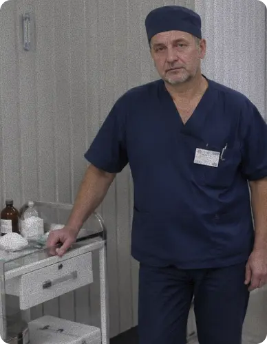 медицинский брат в процедурном кабинете